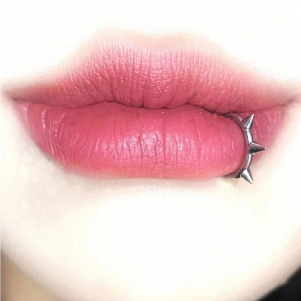2 Fake lip rings - Picture 2 of 7